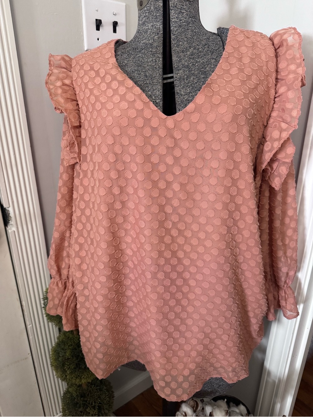 Women's Blu Pepper Salmon Textured Ruffle Sleeve V-Neck Top 1XL